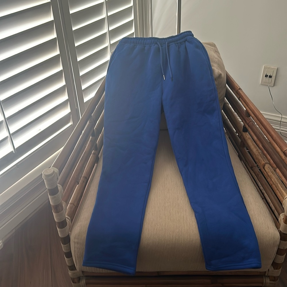 Beautiful sweatpants and great colour.